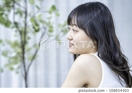 有無袖衫的小姐 108654303