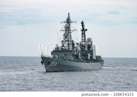 海上自衛隊護衛艦出航 108654325