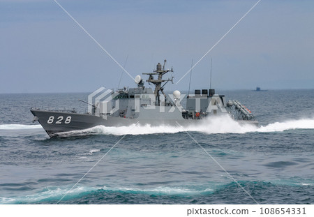 Maritime Self-Defense Force missile boat sailing at high speed Maritime Self-Defense Force missile boat sailing at high speed 108654331