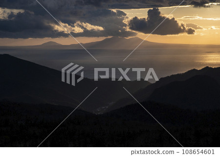 Shiretoko Pass的朝霞 108654601