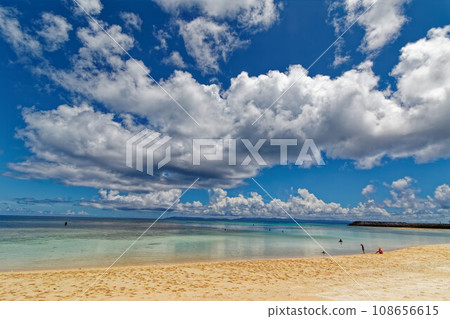 Beautiful beach 108656615