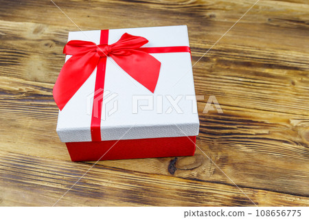 Gift box on a wooden background Gift box on a wooden background 108656775