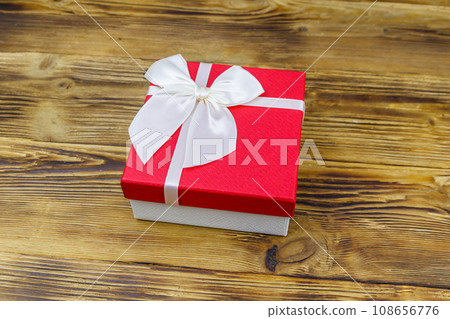 Gift box on a wooden background 108656776