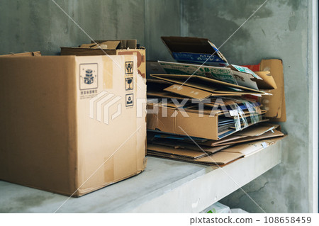 Garbage collecting place of condominium 108658459