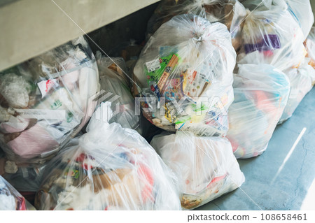 Garbage collecting place of condominium 108658461