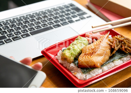 Nori bento lift the bento 108659096