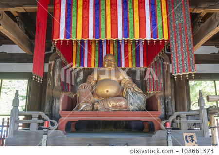 The main temple of the Obaku sect, Manpukuji Temple, Tennoden, seated statue of Maitreya Bodhisattva (Hotei) The main temple of the Obaku sect, Manpukuji Temple, Tennoden, seated statue of Maitreya Bodhisattva (Hotei) 108661373