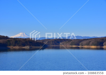 從狹山湖出發的富士山 108663558