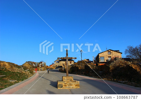 Camino Foncebadon，朝聖之路上的一個小鎮（聖地牙哥朝聖） 108663787