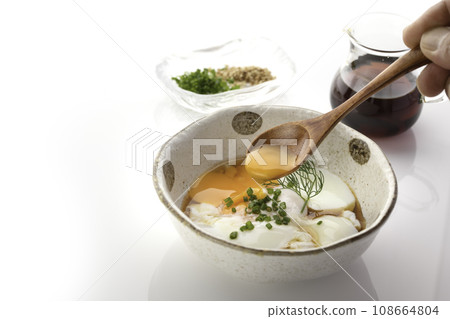 Half-boiled hot spring egg Half-boiled hot spring egg 108664804