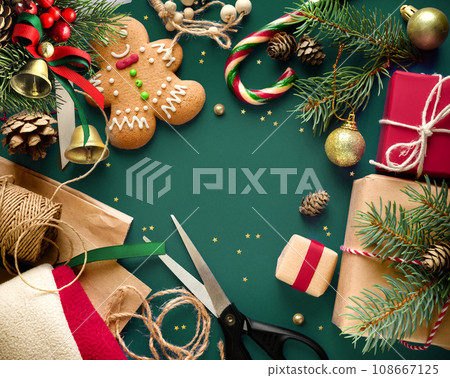 Merry Christmas Preparation, gift wrapping concept in christmas time 108667125