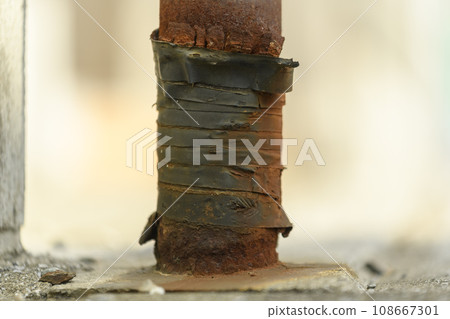 根部生鏽的路燈桿 根部生鏽的路燈桿 108667301