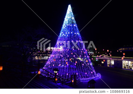 富士山附近的大型時之巢彩燈(燈籠) 富士山附近的大型時之巢彩燈(燈籠) 108669316