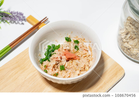 鱈魚子飯配燕麥片 鱈魚子飯配燕麥片 108670456