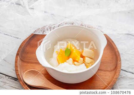 木瓜和香蕉優格甜點 108670476