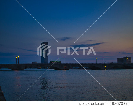 新潟市信濃川左岸的早晨 108670851