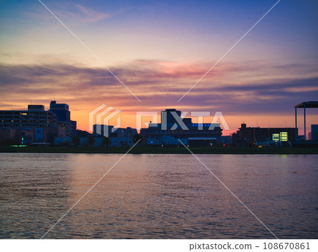 Morning from the left bank of the Shinano River, Niigata City Morning from the left bank of the Shinano River, Niigata City 108670861