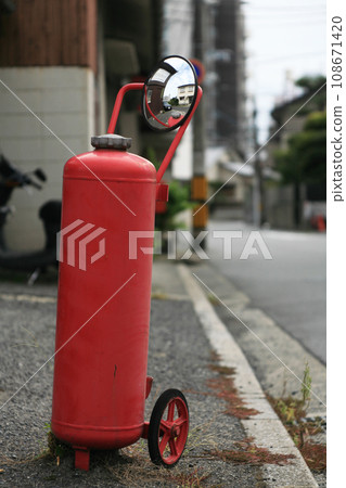 fire extinguisher curved mirror fire extinguisher curved mirror 108671420