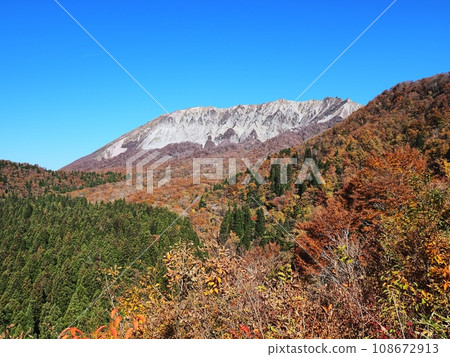 Autumn 2023 View of the south wall of Mt. Daisen from Kagikake Pass 108672913