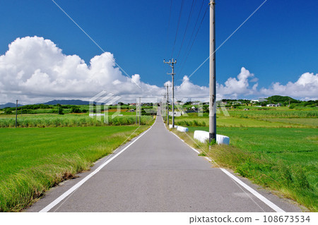 糖路和藍天,沖繩縣小濱島 糖路和藍天,沖繩縣小濱島 108673534