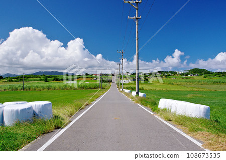 糖路和藍天,沖繩縣小濱島 糖路和藍天,沖繩縣小濱島 108673535