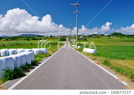 Sugar road and blue sky, Kohama Island, Okinawa Prefecture Sugar road and blue sky, Kohama Island, Okinawa Prefecture 108673537