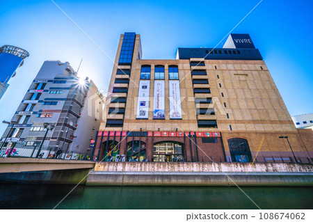 日本橫濱城市景觀十一月。橫濱站、橫濱 Vivre 等景觀 108674062