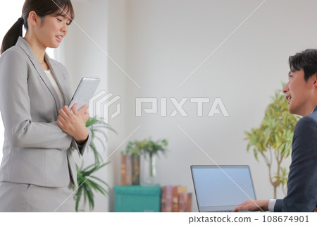 老闆對提交不好報告的下屬大喊 1 老闆對提交不好報告的下屬大喊 1 108674901