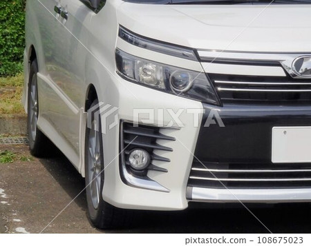 豐田第三代Voxy早期車型前面罩 豐田第三代Voxy早期車型前面罩 108675023