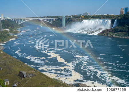 尼加拉瀑布上空的彩虹 108677366