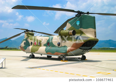 展出的日本航空自衛隊直升機 CH-47J 108677461