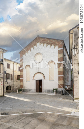 the medieval church in Portobuffole, Italy 108678904