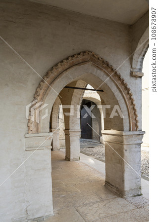 porticoes of the streets in Portobuffole, Italy porticoes of the streets in Portobuffole, Italy 108678907