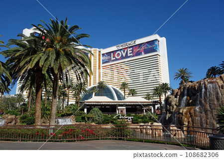 [Las Vegas scenery] Mirage Hotel 108682306