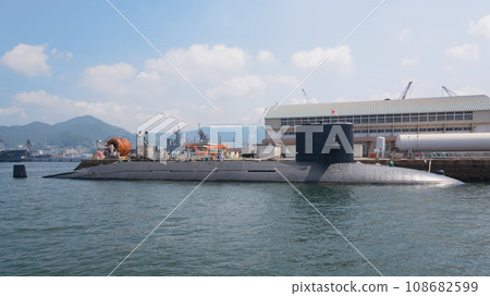 海上自衛隊訓練潛水艇「朝潮」停泊 108682599