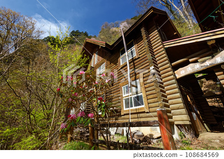 春天的龍神山/清瀧小屋,杜鵑花盛開 春天的龍神山/清瀧小屋,杜鵑花盛開 108684569