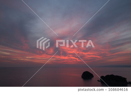 Sunset from Saikazaki Lighthouse (from left: Futagojima, Nakanoshima) [Wakayama City, Wakayama Prefecture] 108684616