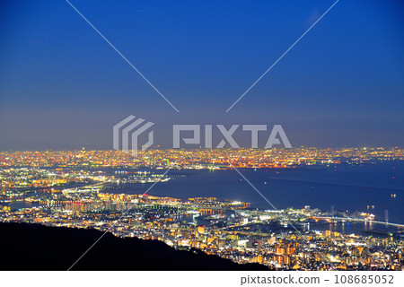 Night view of Osaka as seen from Mt. Rokko and observation deck 108685052