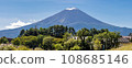(Yamanashi Prefecture) Panoramic view of Mt. Fuji seen from the shore of Lake Kawaguchi 108685146