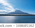 (Yamanashi Prefecture) Autumn Lake Yamanaka and Mt. Fuji 2 108685162