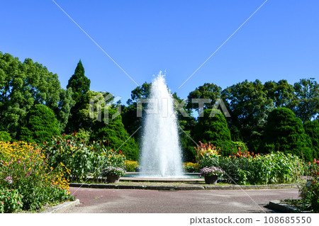 Blue sky and fountain Blue sky and fountain 108685550