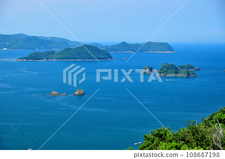View of Yuasa Bay from Myoe Shonin Nishihirakami Ruins [Yuasa Town, Wakayama Prefecture] 108687198