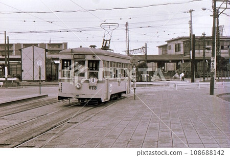 1968 Around the time of abolishment of Yokohama City Tram Rokkakubashi Line, in front of Higashi Kanagawa Station, Yokohama City, Kanagawa Prefecture 108688142