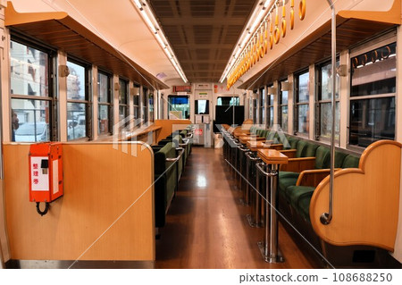 [Ichibata Train] Inside the 2100 series ~Tatenui~ (Kitamatsue Line: Matsue Shinjiko Onsen Station) 108688250