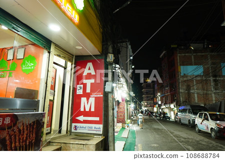 Night crowd in Thamel, Kathmandu, Nepal 108688784