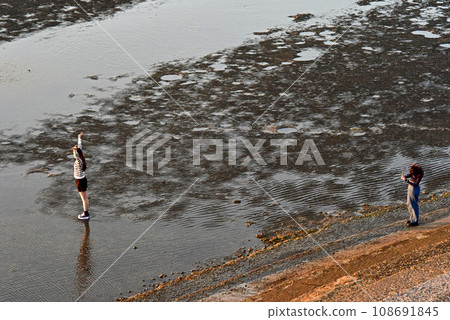 在大分縣瑪塔瑪海灘欣賞日落 108691845