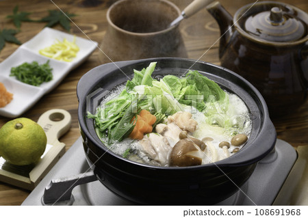 Winter Taste Chicken Mizutaki Hot Pot Dishes Winter Taste Chicken Mizutaki Hot Pot Dishes 108691968