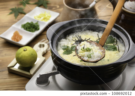 Taste of winter - rice porridge - after boiling chicken Taste of winter - rice porridge - after boiling chicken 108692012