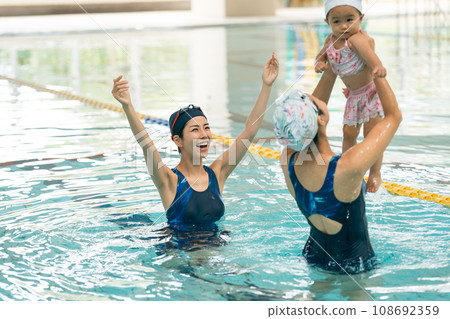 baby swimming class baby swimming class 108692359