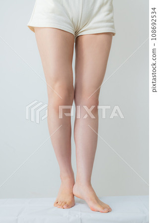 The lower half of a young lady 108692534